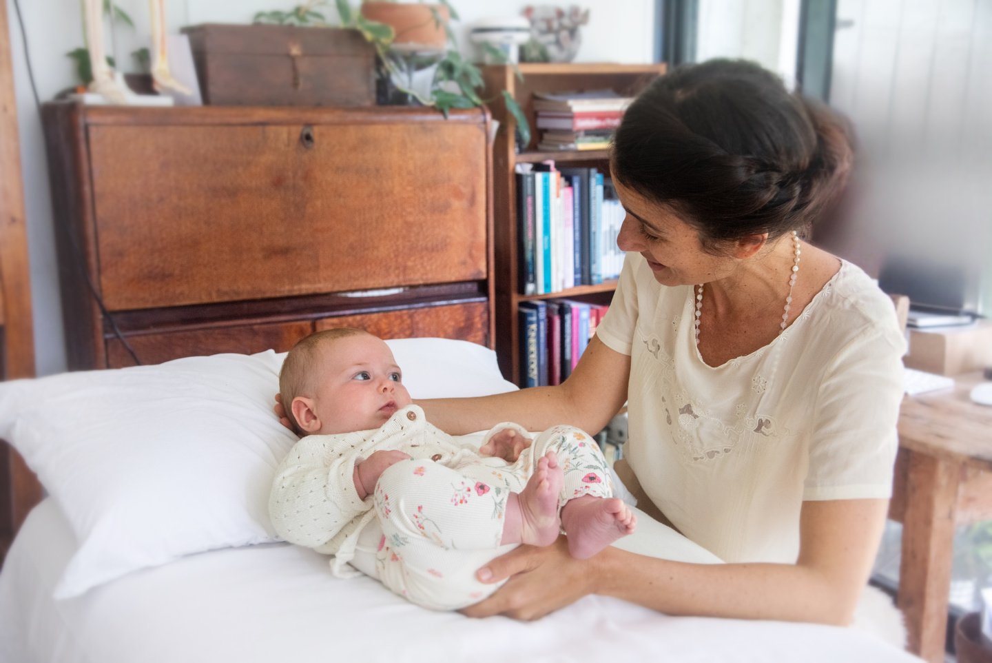 This is a technique of osteopathy to help baby/ babies and children with better sleep, development, reflexes, reduce colic and heal birth trauma.